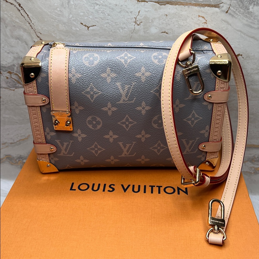 #028110XB Louis Vuitton Side Trunk